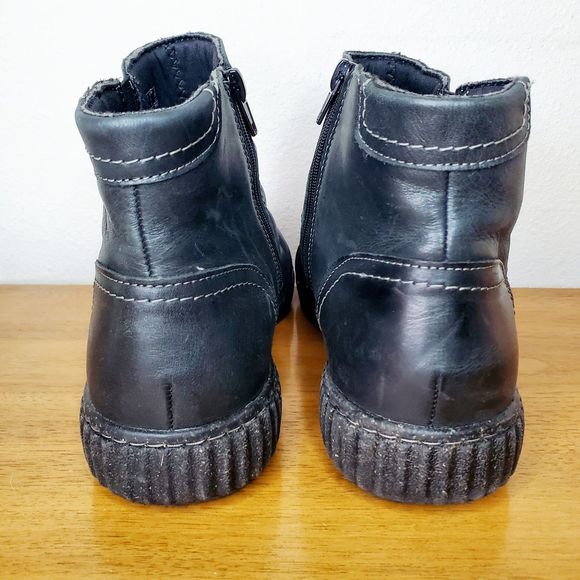 Clarks Caroline Orchid Ruched Black Leather Ankle Booties Comfort Womens SZ 9.5 - Picture 4 of 12